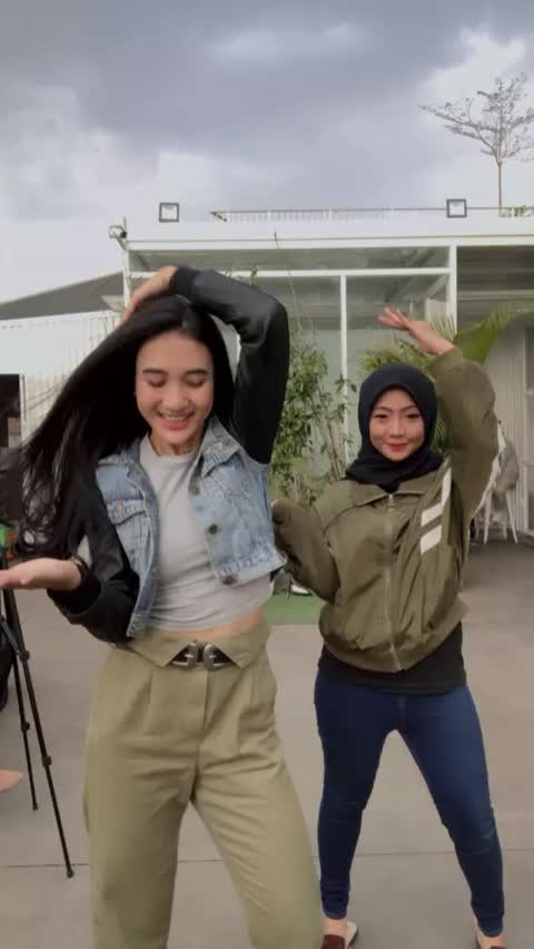 Seses Rapunzel Sesesvana On Likee Tebak Perbedaan Umur Aku Dan Kak Wismispry Outdoorid