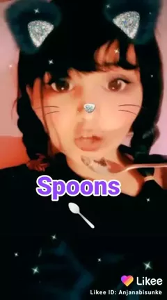 1 guy 2 spoons