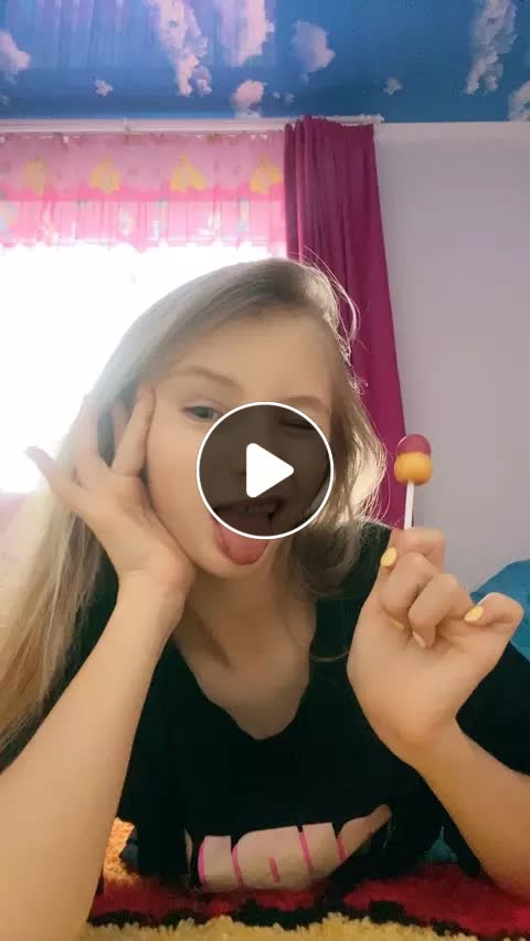 Девочка с ершиком из тик тока