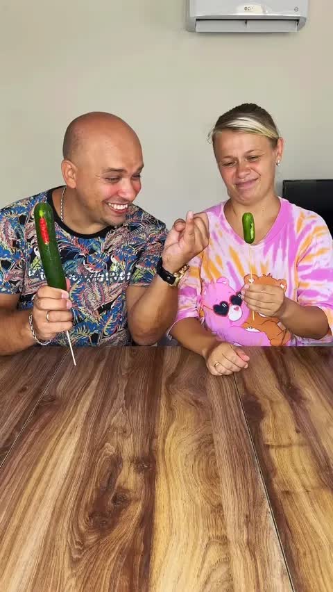 Блондинка И Лысый