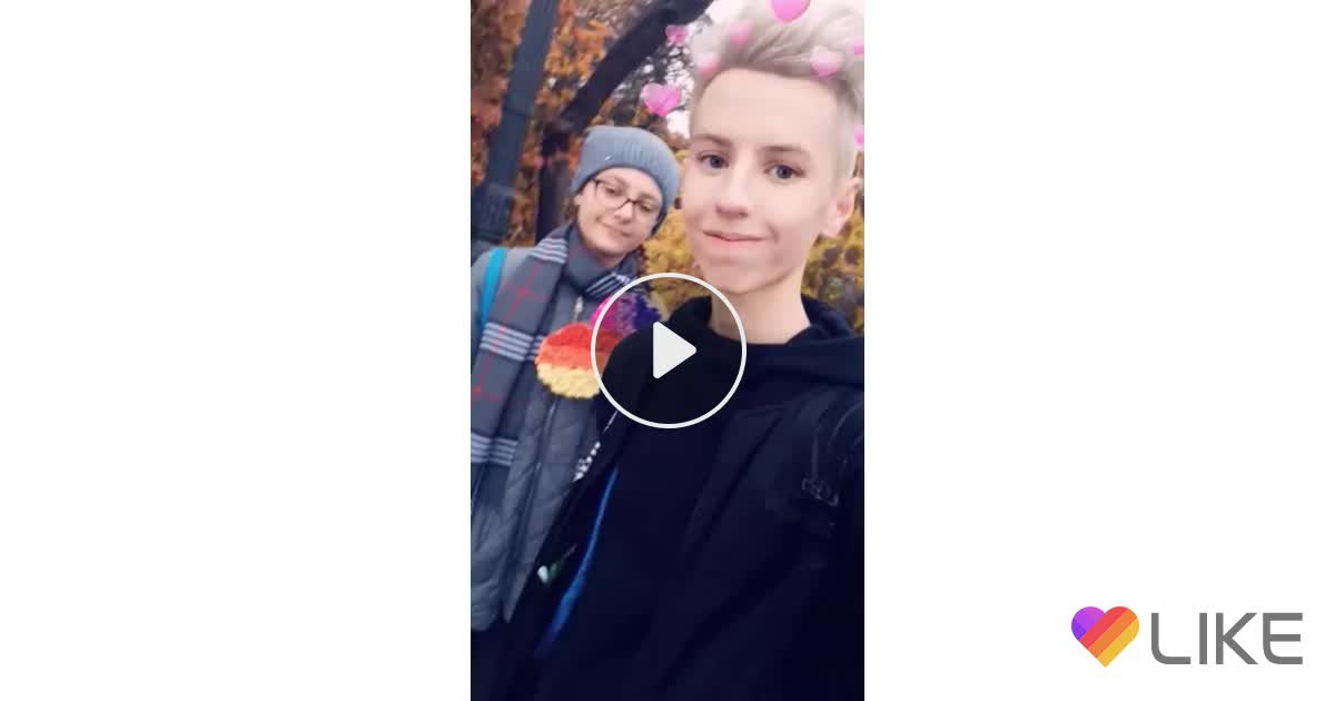 У ильи есть девушка. У ильи есть девушка. Илья коробко жена. Паша мемы. Илья милохин и даня милохин.